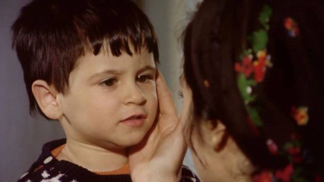 Selvi Boylum Al Yazmalım'ın çocuk yıldızı Samet'i son haliyle ağızları açık bıraktı! Meğer usta oyuncunun kızıymış... 1